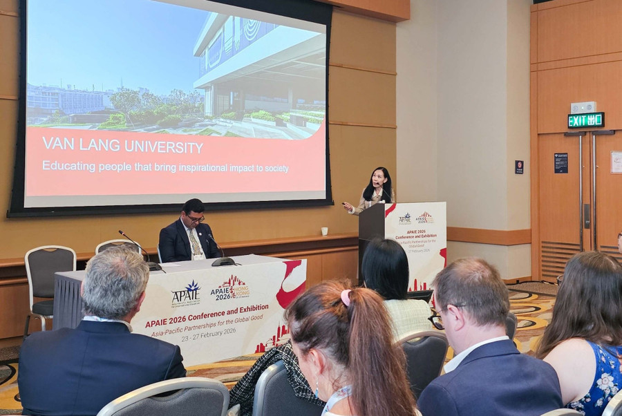 PGS.TS Trần Thị Mỹ Diệu, Hiệu trưởng Trường Đại học Văn Lang, trình bày tham luận tại APAIE 2026. Ảnh: VLU my-dieu.jpg