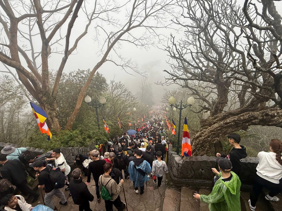 Trong 9 ngày nghỉ Tết Bính Ngọ, Khu di tích danh thắng Yên Tử đón khoảng 171.000 lượt du khách.