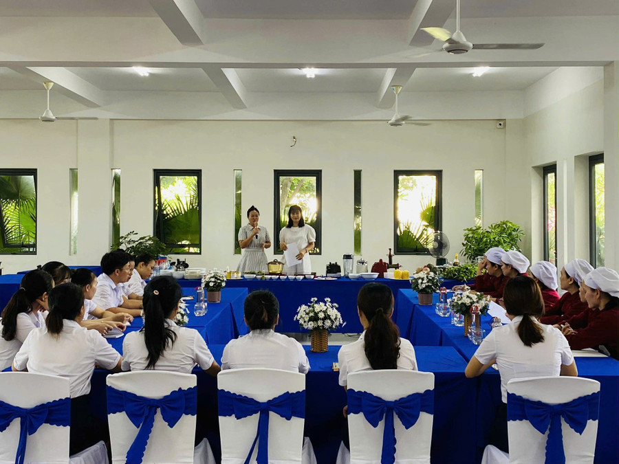 Tập huấn về chế độ dinh dưỡng thuần tự nhiên với chuyên gia dinh dưỡng. anh-4-tap-huan.jpg