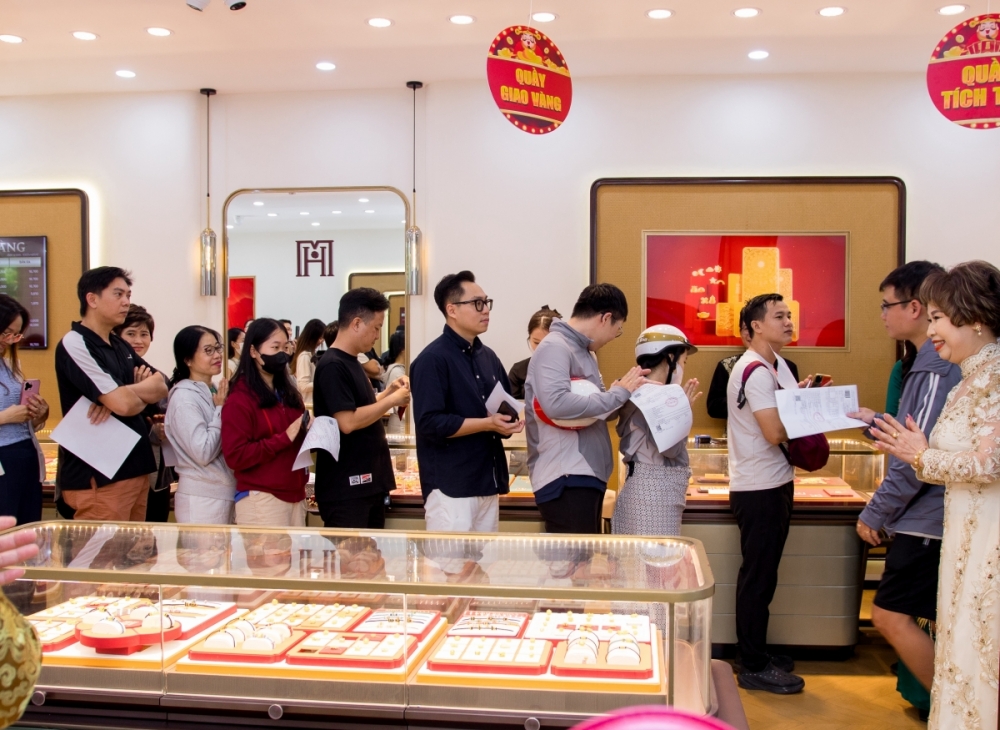 Vàng trong nước tăng theo thế giới, doanh nghiệp mở rộng kênh phân phối Vàng trong nước tăng theo thế giới, doanh nghiệp mở rộng kênh phân phối