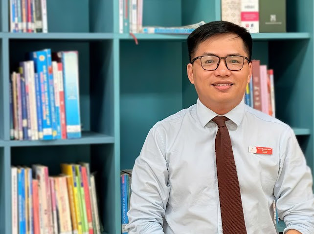 Thầy Nguyễn Hữu Thiện - Giáo viên bộ môn Tiếng Anh Trường THCS & THPT Trí Đức. img-7363.jpg