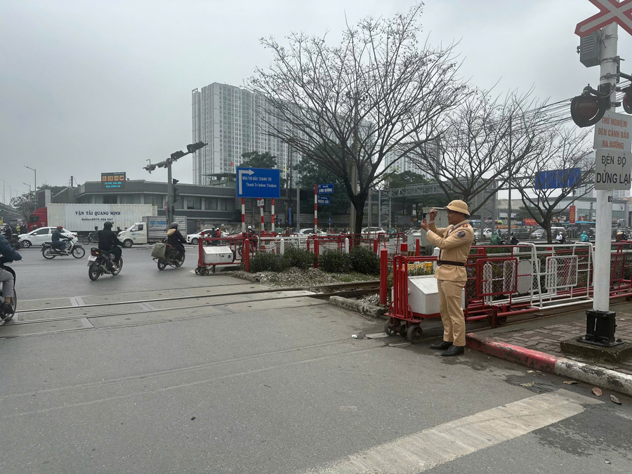 CSGT ghi hình các trường hợp vi phạm.