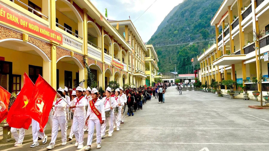 Các em học sinh Trường PTDTBT Tiểu học & THCS Lũng Táo, xã Lũng Cú. 1000048297.jpg