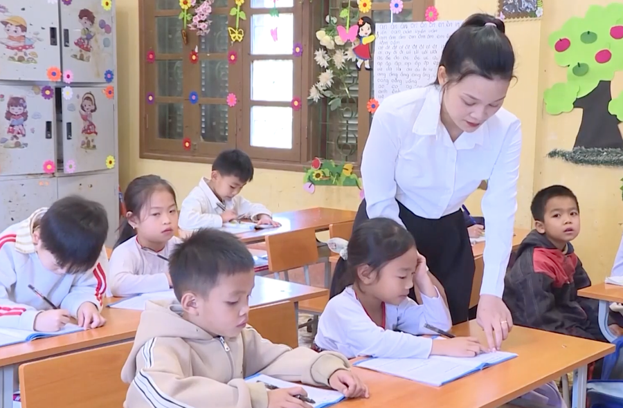 Cô giáo Lương Thị Thúy Hường, giáo viên Trường Tiểu học Kỳ Tân.