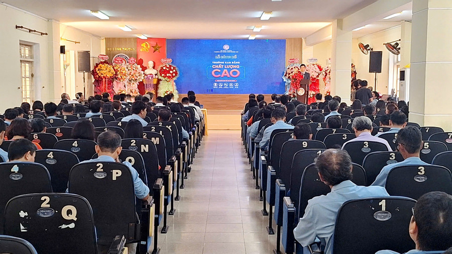 Toàn cảnh buổi lễ. z7662229562647-5edafd123067104846371d9b3d6eb74a.jpg