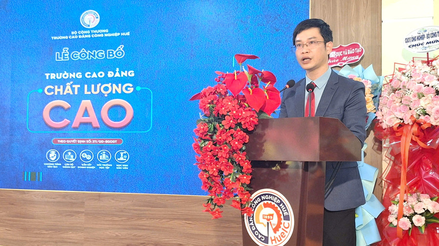 Ths Trần Hữu Châu Giang, Quyền Hiệu trưởng Trường Cao đẳng Công nghiệp Huế phát biểu. z7662229563304-54e412048c65203aa6abd9bb7a249b31.jpg