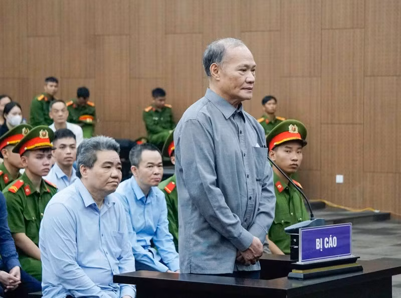 Cựu Thứ trưởng Bộ NN&PTNT Hoàng Văn Thắng trước bục khai báo.