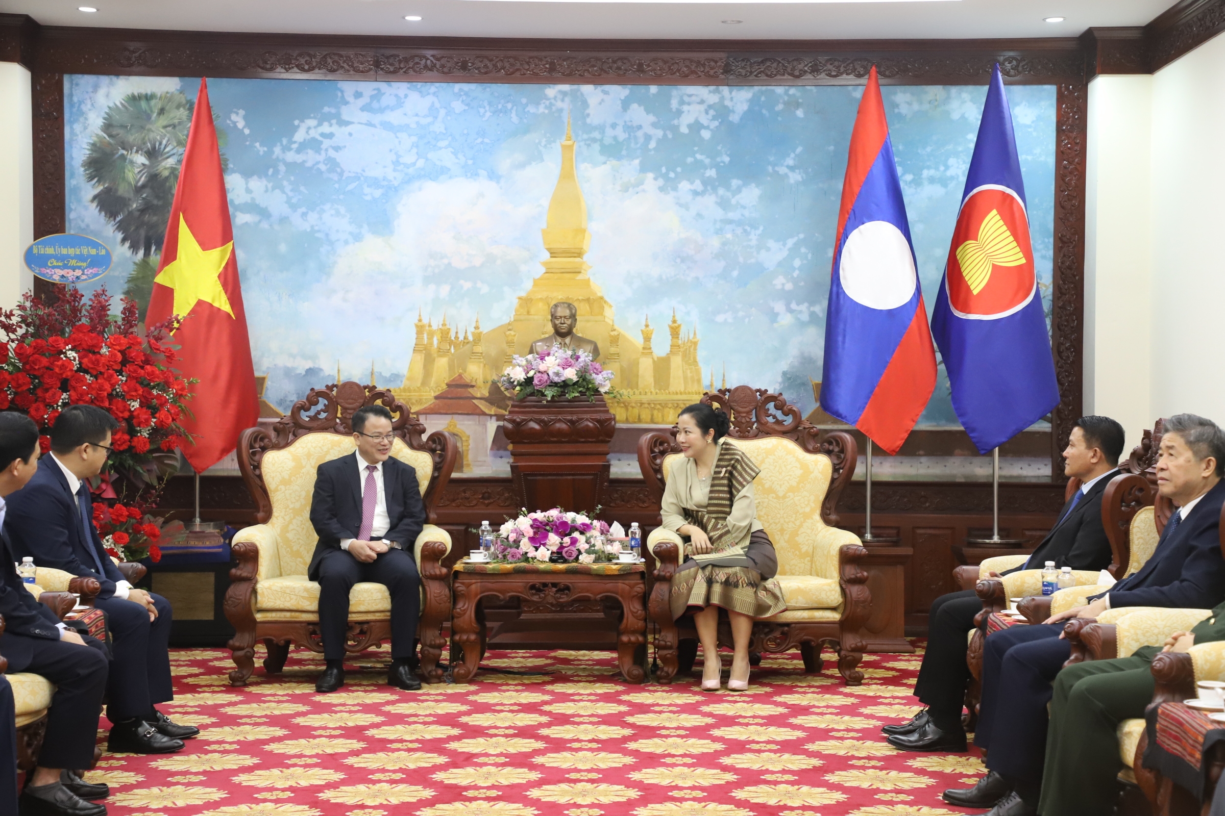 Việt Nam - Lào: Tiếp tục thúc đẩy hợp tác các lĩnh vực kinh tế, tài chính