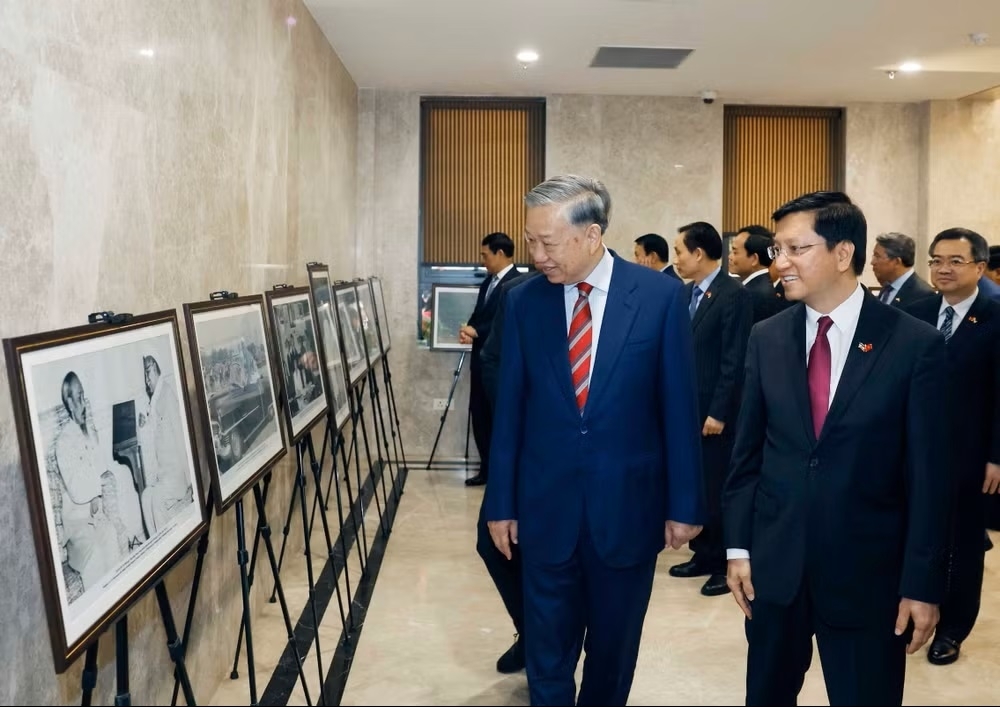 Tổng Bí thư, Chủ tịch nước Tô Lâm gặp gỡ cán bộ Đại sứ quán và cộng đồng người Việt Nam tại Ấn Độ