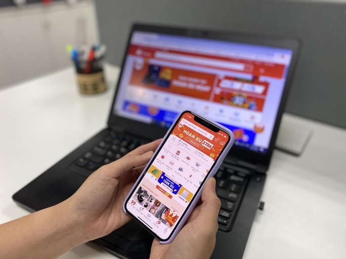 Nhà bán hàng xoay trục trước làn sóng tăng phí trên sàn online Nhà bán hàng xoay trục trước làn sóng tăng phí trên sàn online