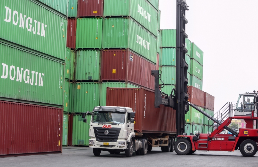 Việt Nam xuất siêu sang Singapore hơn 4,18 tỷ USD trong 4 tháng đầu năm 2026 Việt Nam xuất siêu sang Singapore hơn 4,18 tỷ USD trong 4 tháng đầu năm 2026