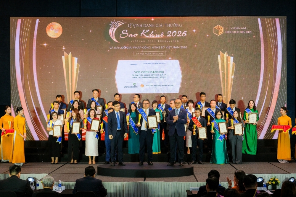 Đại diện Vietcombank, ông Trần Minh Quân - Trưởng phòng Quản lý kênh & Hệ thống thanh toán, Trung tâm Công nghệ thông tin nhận giải thưởng Sao Khuê 2026 dành cho giải pháp VCB Open Banking. Đại diện Vietcombank, ông Trần Minh Quân - Trưởng phòng Quản lý kênh & Hệ thống thanh toán, Trung tâm Công nghệ thông tin nhận giải thưởng Sao Khuê 2026 dành cho giải pháp VCB Open Banking.