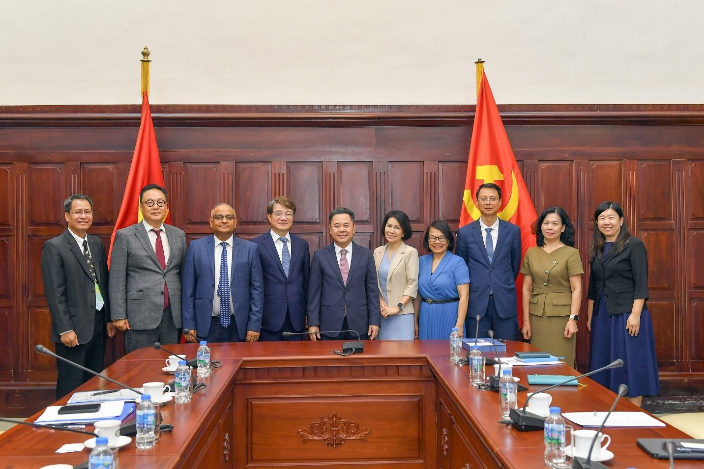 15.6-1-pho-thong-doc-nguyen-ngoc-canh-tiep-giam-doc-nhom-nuoc-cua-adb.jpg
