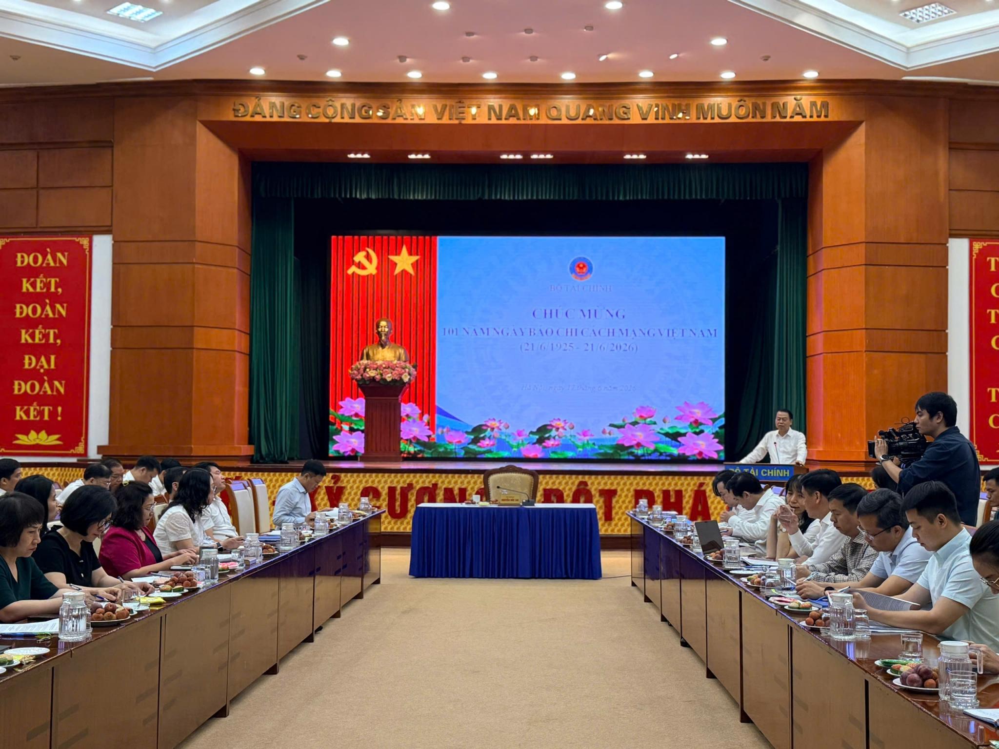 Bộ Tài chính chủ động điều hành chính sách tài khóa, tạo dư địa cho tăng trưởng kinh tế Bộ Tài chính chủ động điều hành chính sách tài khóa, tạo dư địa cho tăng trưởng kinh tế