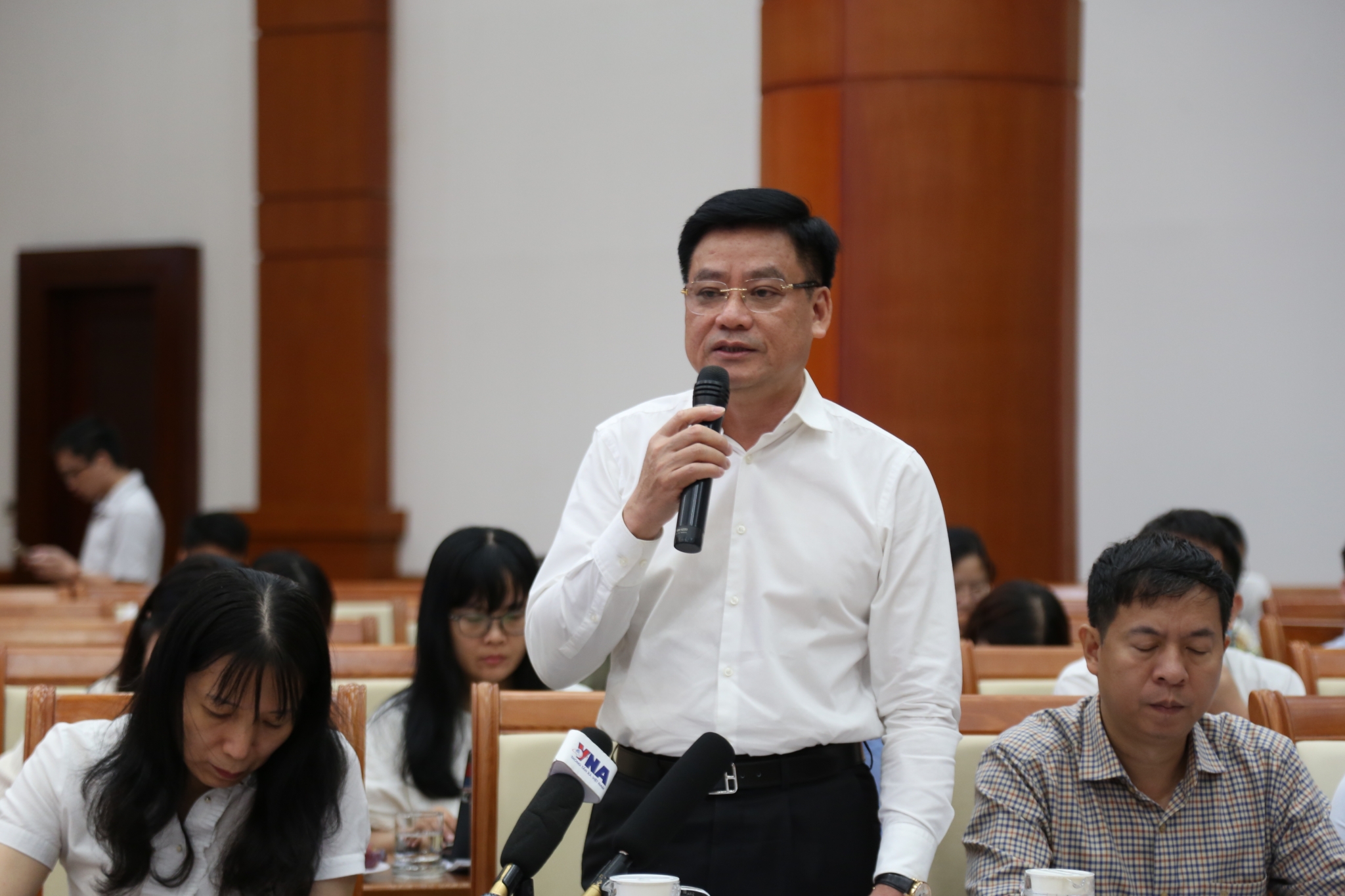 Xây dựng các giải pháp phát triển thị trường chứng khoán và nâng cao chất lượng dòng vốn FDI Xây dựng các giải pháp phát triển thị trường chứng khoán và nâng cao chất lượng dòng vốn FDI