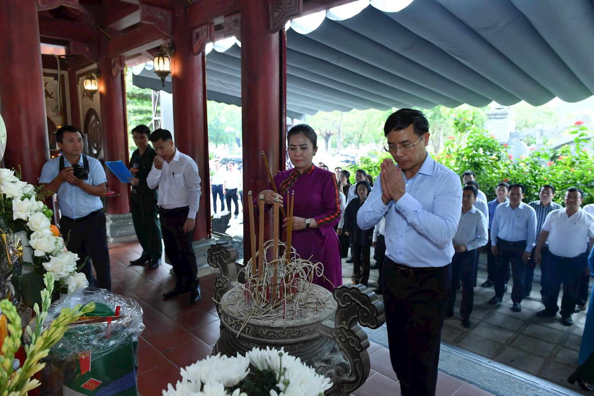 12.7-6-nganh-ngan-hang-tri-an-cac-anh-hung-liet-si.jpg