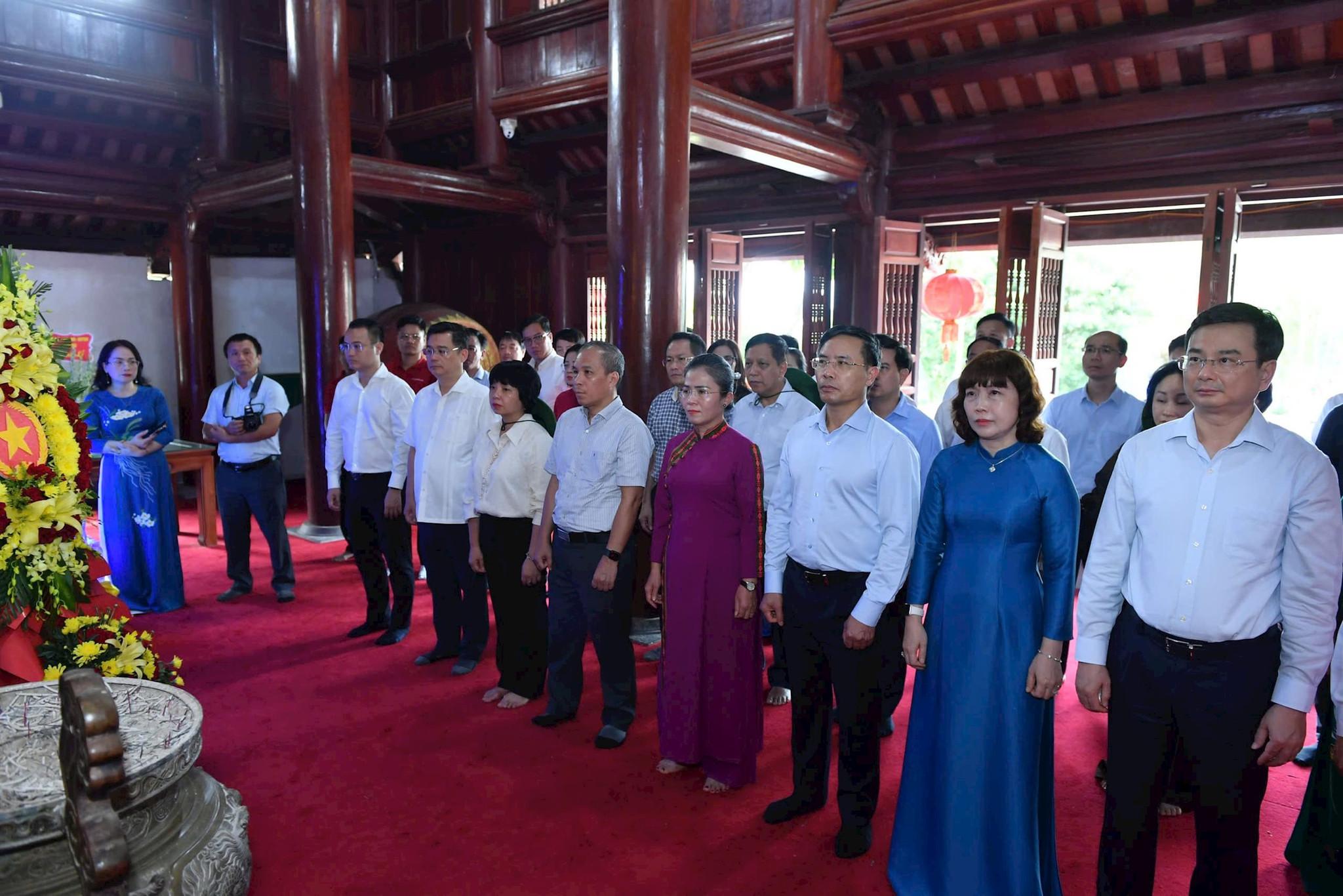 12.7-7-nganh-ngan-hang-tri-an-cac-anh-hung-liet-si.jpg