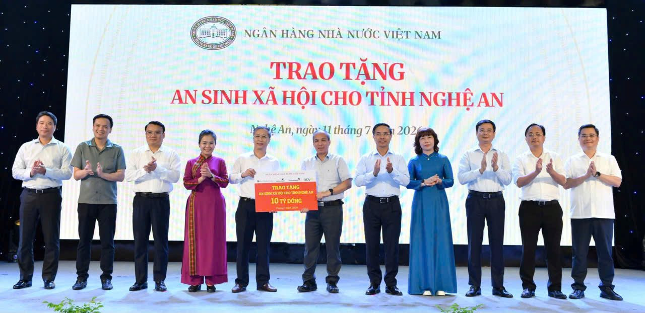 12.7-11-nganh-ngan-hang-tri-an-cac-anh-hung-liet-si.jpg