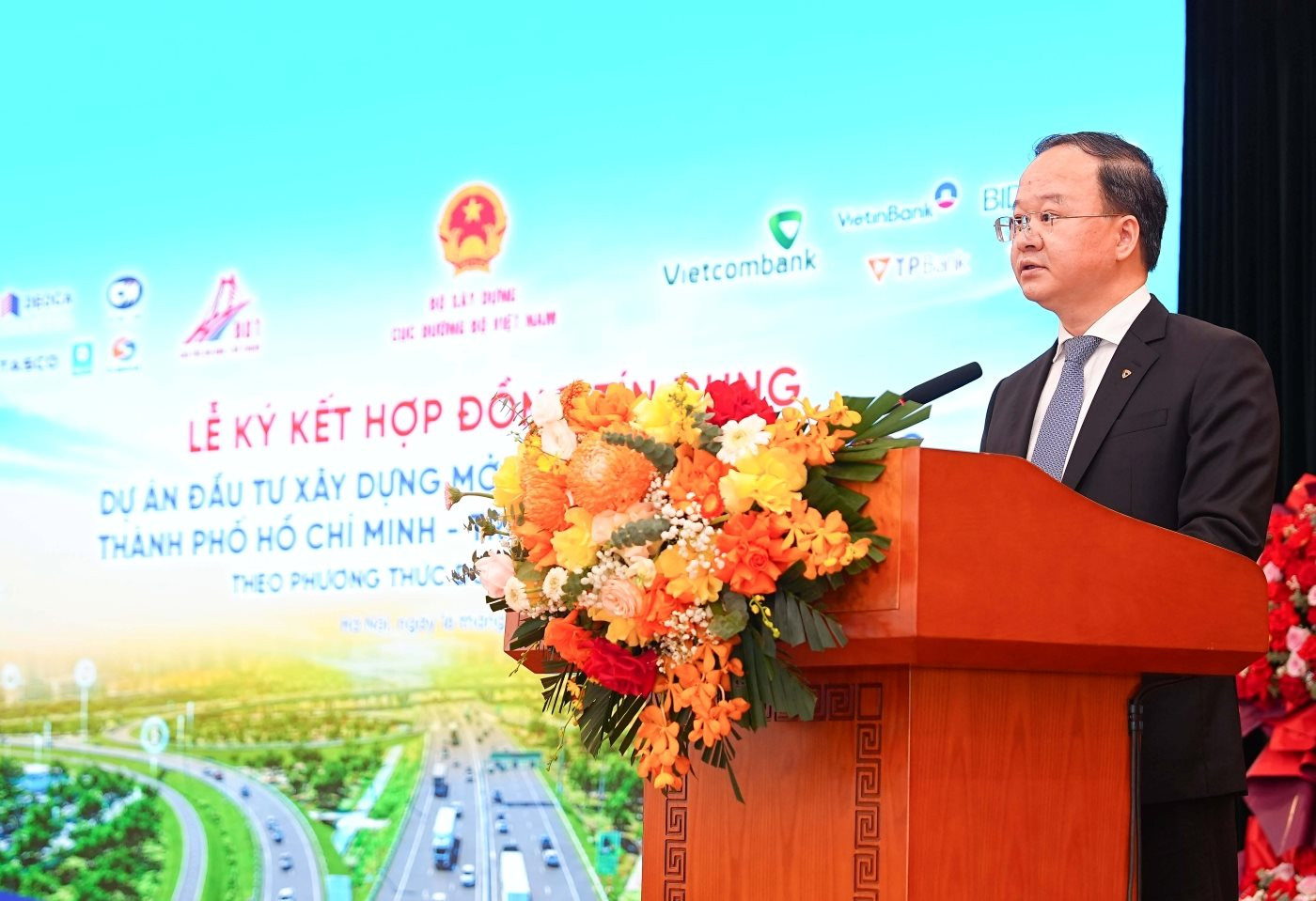 20260716_ndt_vcb-ky-ket-da-mo-rong-cao-toc_3.jpg