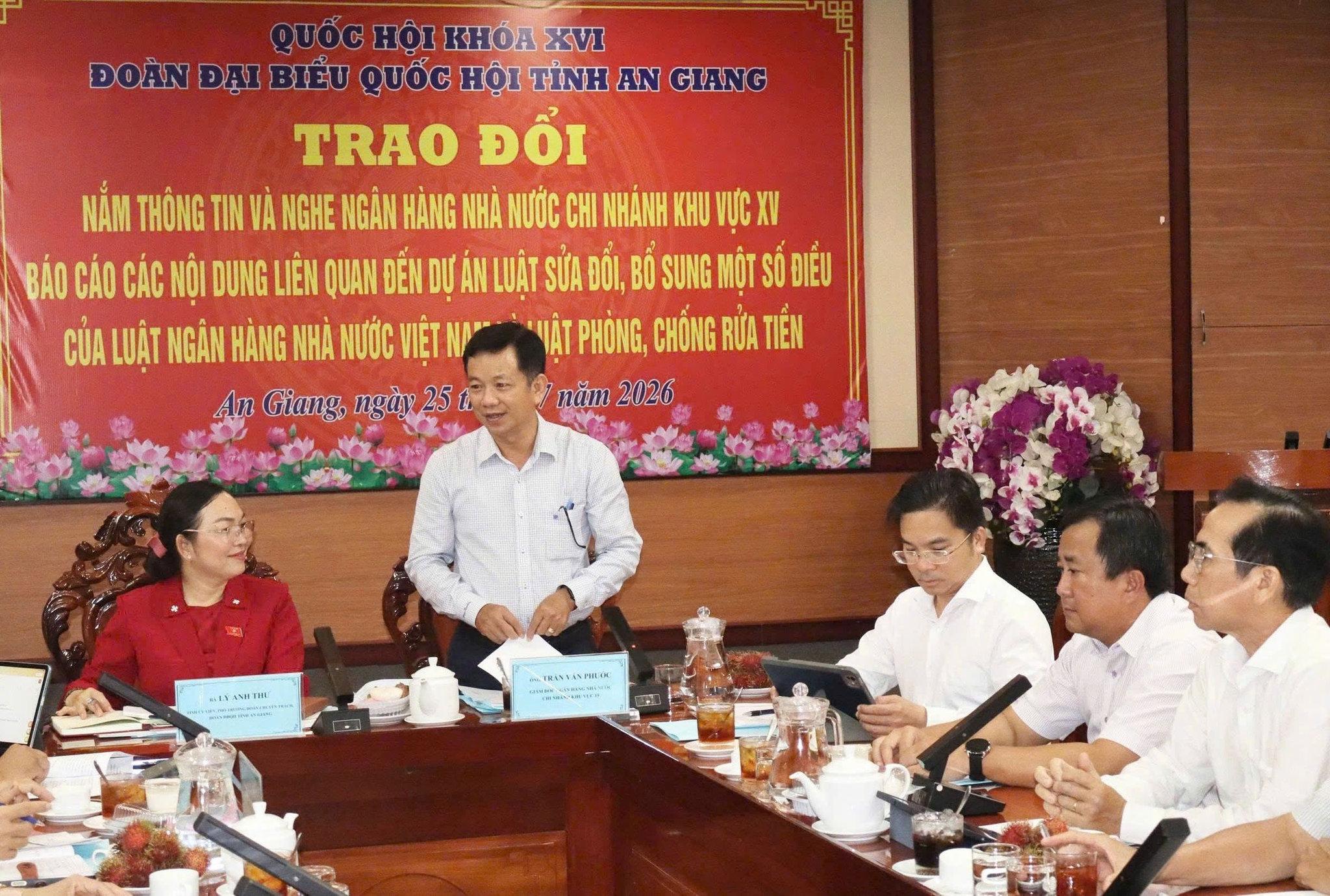 doan-dai-bieu-quoc-hoi-tinh-an-giang-lam-viec-voi-nhnn-chi-nhanh-khu-vuc-15-nghe-thong-tin-ve-sua-doi-luat-nhnn.jpg