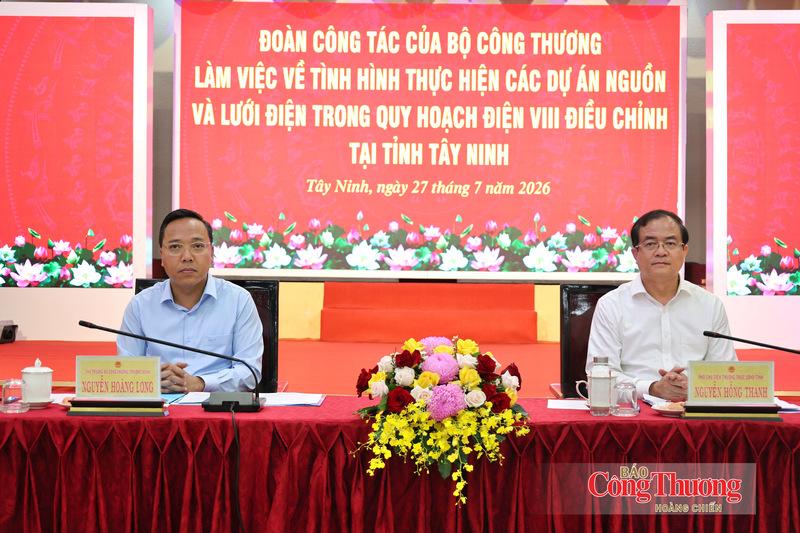 Thứ trưởng Bộ Công Thương Nguyễn Hoàng Long, Phó Chủ tịch Thường trực UBND tỉnh Nguyễn Hồng Thanh chủ trì buổi làm việc.