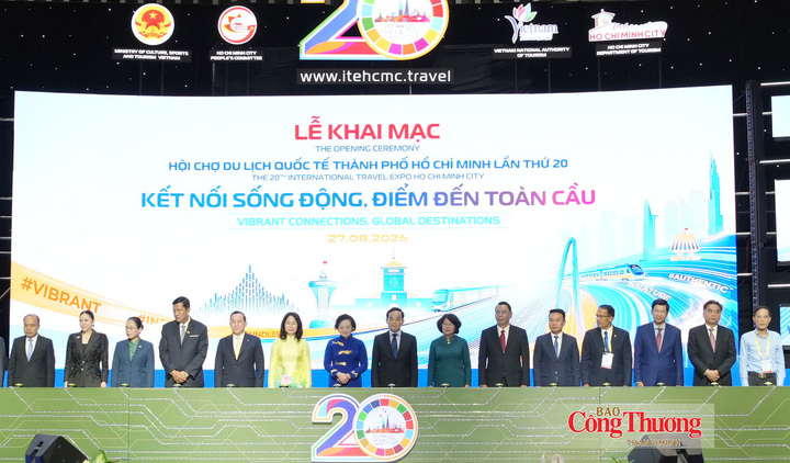Đại biểu thực hiện nghi thức khai mạc ITE HCMC 2026.
