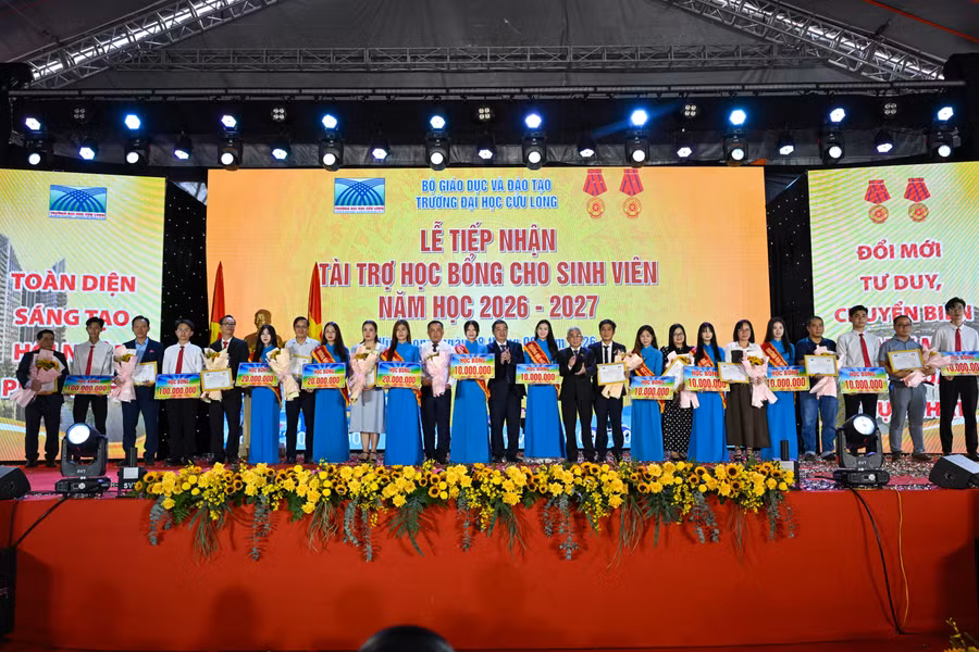 dhcl-khai-giang-8.jpg
