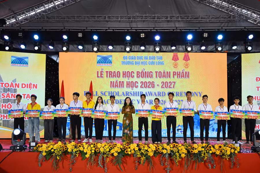 dhcl-khai-giang-6.jpg