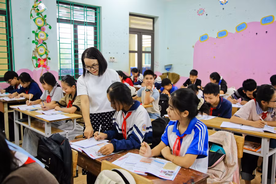 Việc dạy học môn tiếng Anh ở trường vùng cao còn nhiều khó khăn. viec-day-hoc-mon-tieng-anh-o-truong-vung-cao-con-nhieu-kho-khan.jpg