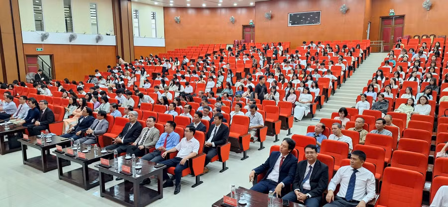 Lễ khai giảng năm học mới của Trường ĐH Nghệ thuật Huế. z8286744646249-93db5ac1f1ccdd51cd7fdcf970765b12.jpg