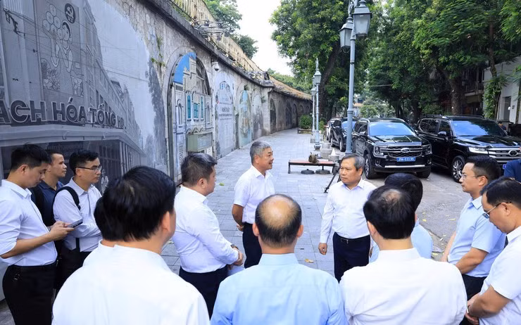 Đoàn kiểm tra thực địa khu vực 131 vòm cầu đường sắt phía Nam cầu Long Biên. du-an-5.jpg
