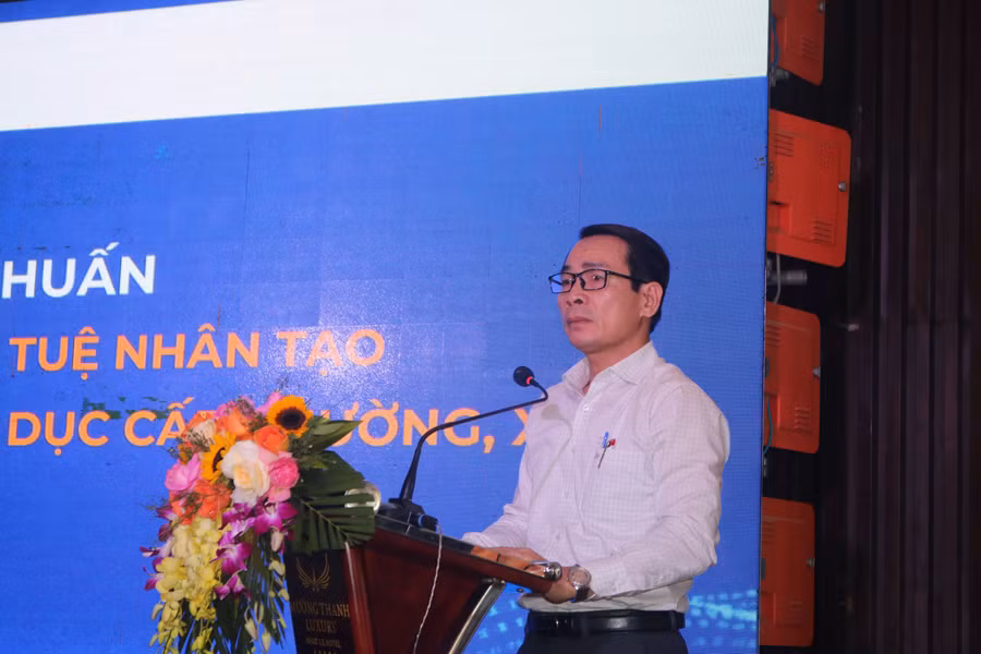 Ông Mai Huy Phương, Phó Giám đốc Sở GD&ĐT tỉnh Quảng Trị phát biểu chào mừng. img-4477.jpg