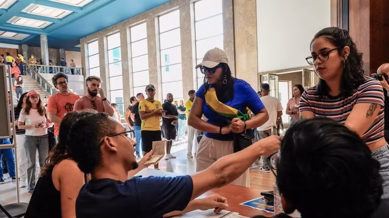 Các cử tri Brazil bỏ phiếu trong cuộc bầu cử tổng thống, ngày 4/10/2026.