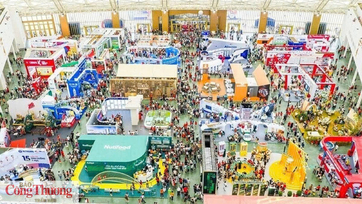 Hội nghị cũng nhận diện những động lực tăng trưởng từ nay đến năm 2030, như sản xuất công nghiệp, xuất khẩu, tiêu dùng nội địa, hạ tầng năng lượng, logistics, chuyển đổi xanh và chuyển đổi số.