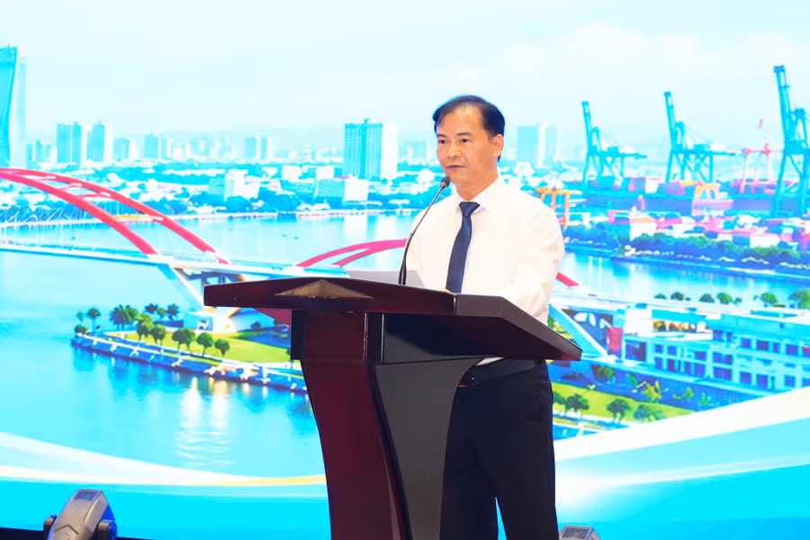 Ông Phạm Hồng Quân, Phó Giám đốc Sở GD&ĐT Hải Phòng phát biểu tại Hội nghị tổng kết các kỳ thi. 23-so.jpg