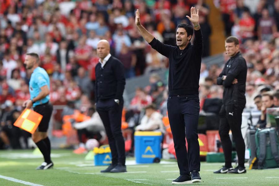 HLV Mikel Arteta chỉ đạo Arsenal trong trận thua Liverpool 0-1 tại Anfield, ngày 31/8/2025. Ảnh: Arsenal FC. arsenal.png